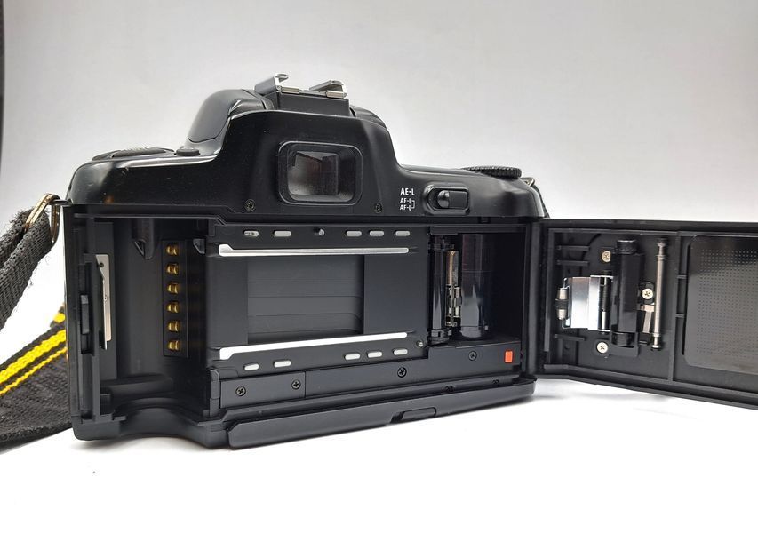Nikon F-601