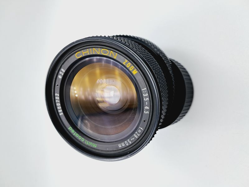 Об'єктив Chinon Zoom 28-50mm f/3.5-4.5 MC, вид спереди