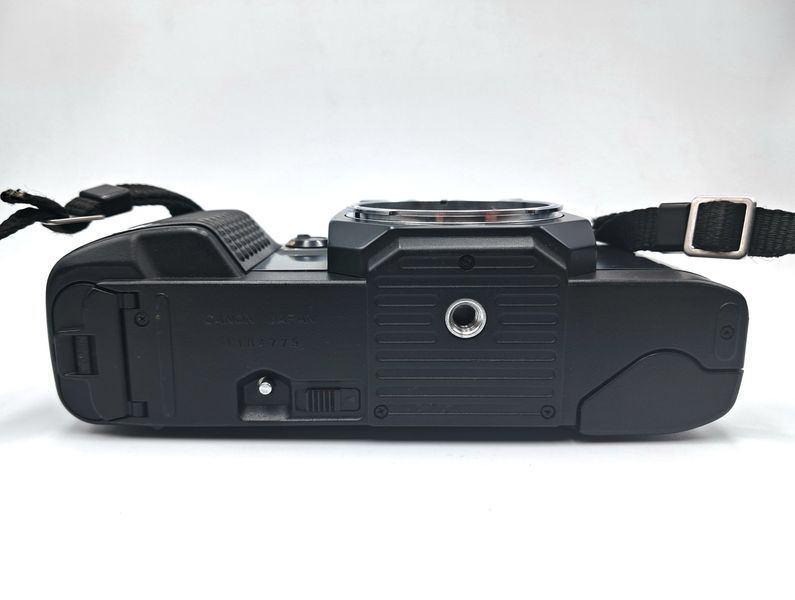 Canon T70
