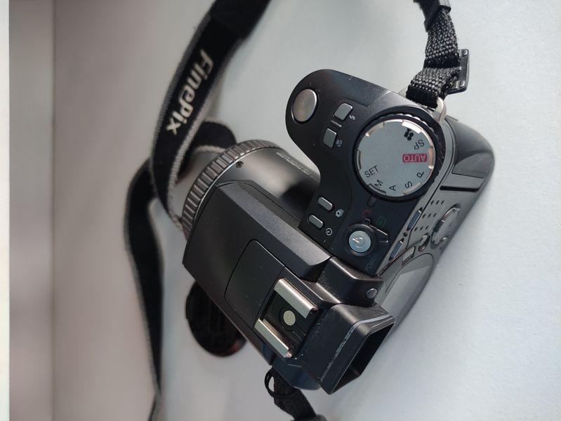 FujiFilm FinePix 6900 Zoom