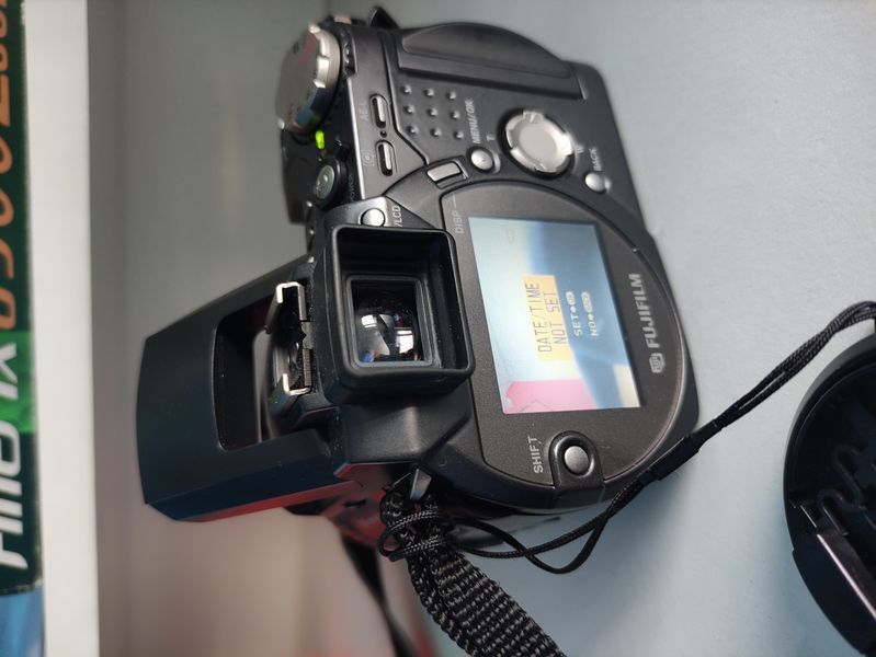 FujiFilm FinePix 6900 Zoom