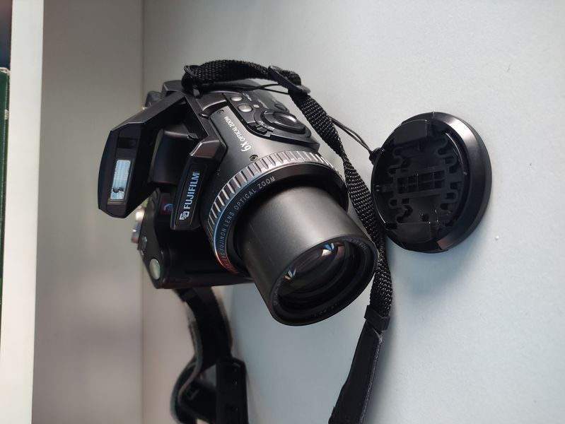 FujiFilm FinePix 6900 Zoom