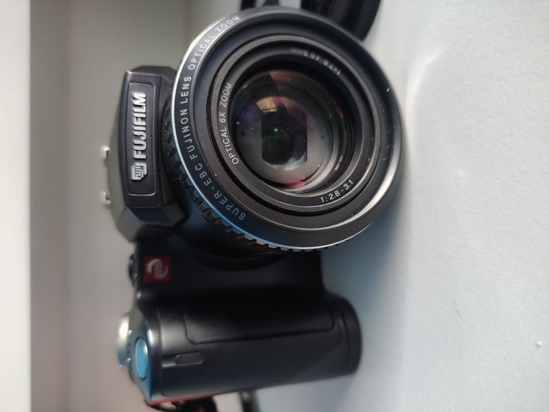 FujiFilm FinePix 6900 Zoom