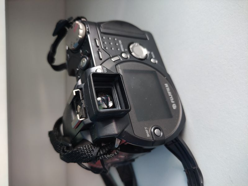 FujiFilm FinePix 6900 Zoom