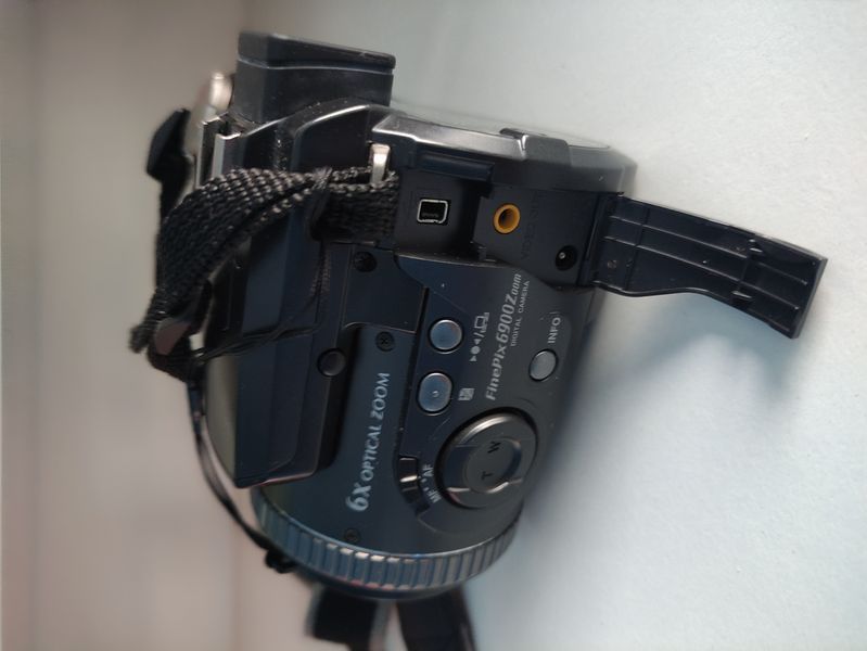 FujiFilm FinePix 6900 Zoom