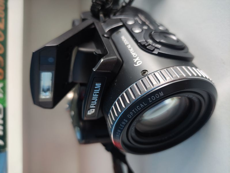 FujiFilm FinePix 6900 Zoom