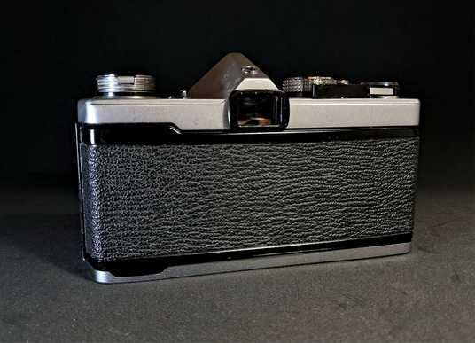 OLYMPUS　ＯＭ−１ Olympus OM-1 · Lomography