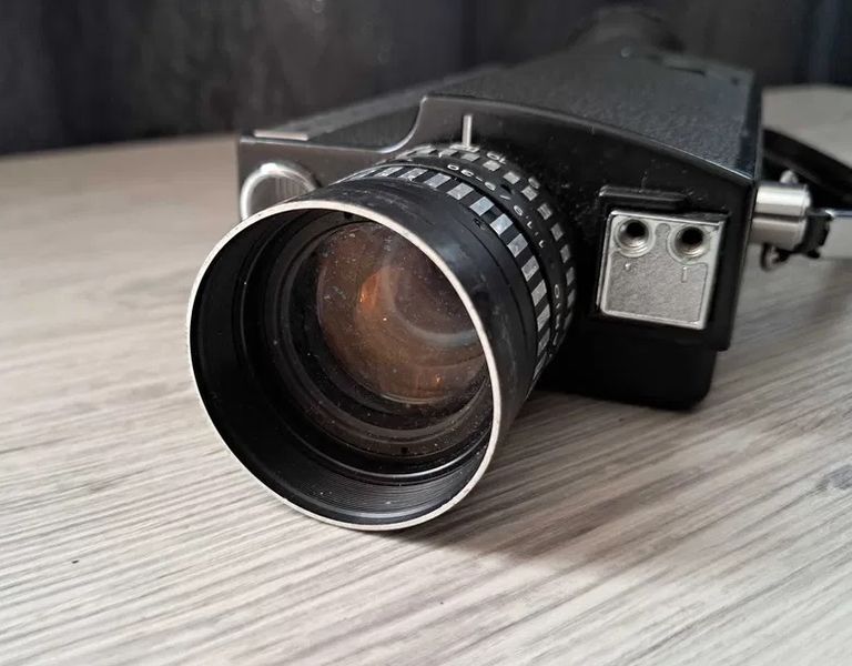 Плівкова кінокамера Bolex 233 Compact Плівкова кінокамера Bolex 233 Compact фото