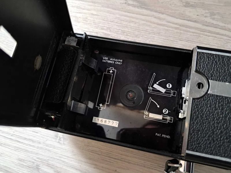 Плівкова кінокамера Bolex 233 Compact Плівкова кінокамера Bolex 233 Compact фото