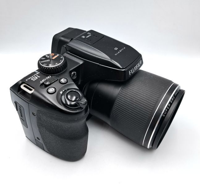 Fujifilm FinePix S8200