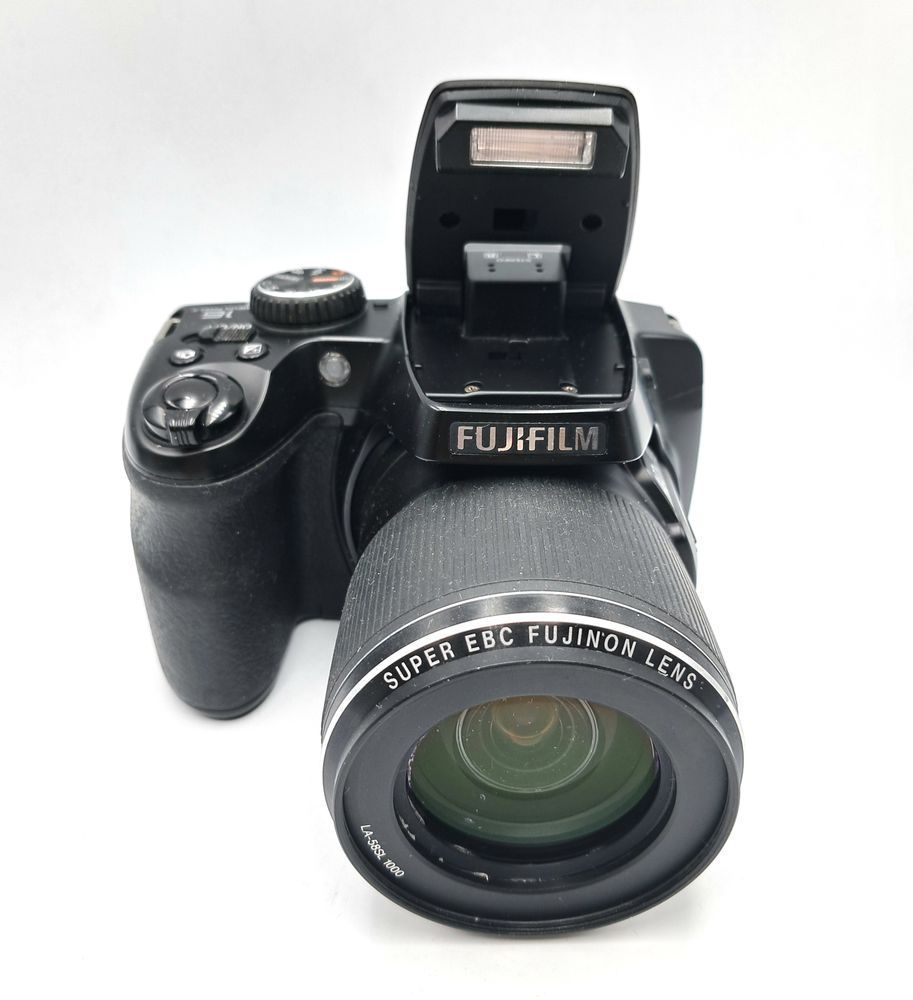Fujifilm FinePix S8200